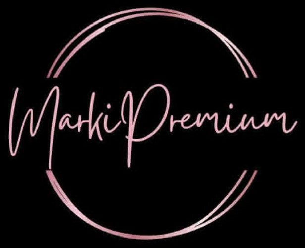 Logo firmy "Marki Premium" w stylu kaligraficznym w kolorze różowego złota, otoczone dwoma cienkimi, podwójnymi okręgami w tym samym kolorze. Całość na czarnym tle.